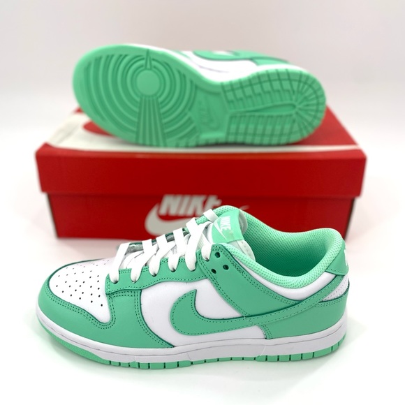 NIKE Dunk Low ‘Green Glow’ Woman’s Size 7.5 NEW WITH BOX - Picture 5 of 7